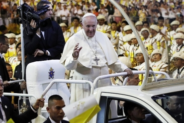 Papa aos jovens tailandeses: "Não passeis a vida sentados no sofá. Fazei vida, construí a vida"
